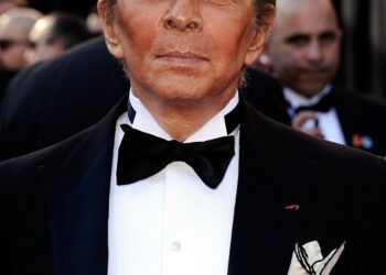 ¿Quién era Valentino Garavani, el legendario diseñador italiano que murió a los 93 años?