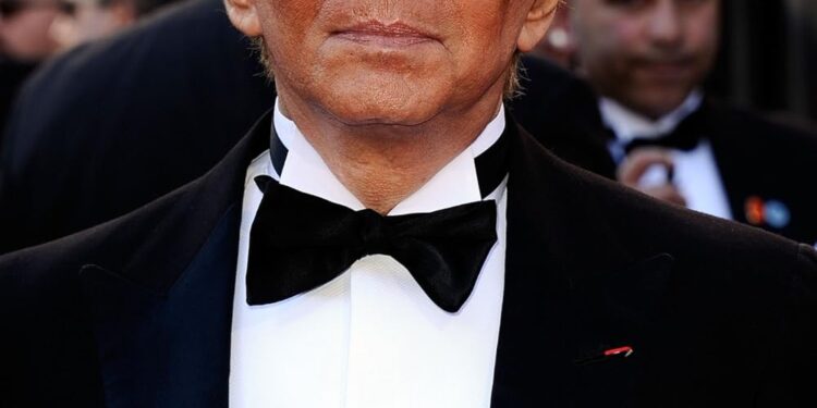 ¿Quién era Valentino Garavani, el legendario diseñador italiano que murió a los 93 años?