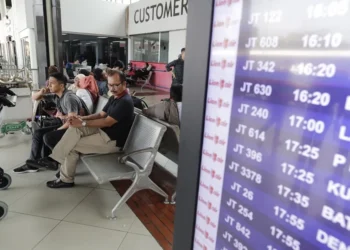 Indonesia busca un avión que «perdió el contacto» en el centro-este del país