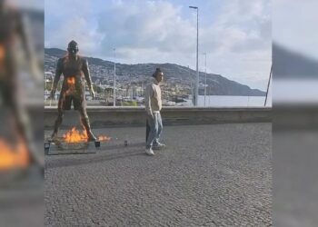 Incendian estatua de Cristiano Ronaldo en su natal Madeira
