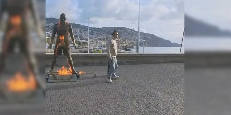 Incendian estatua de Cristiano Ronaldo en su natal Madeira