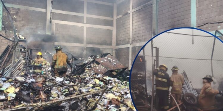 Incendio consume parte de bodega de Migración a inmediaciones del Juana Laínez