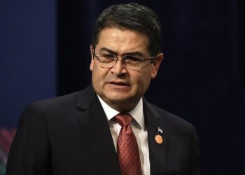 JOH revela a HCH el amargo reclamo que elevó a Dios, estando en prisión