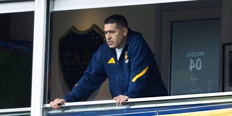 La medida que tomó Boca Juniors con su plantel tras la salida de Luis Advíncula