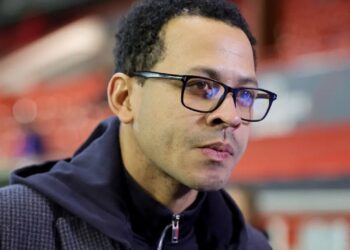 Liam Rosenior, nuevo entrenador del Chelsea hasta 2032