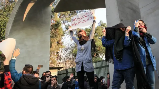 Medio internacional afirma que más de 12.000 personas habrían muerto en las protestas en Irán
