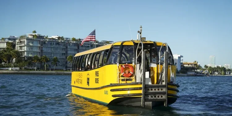 Miami Beach inaugura un servicio permanente de taxis acuáticos que la conecta con Miami