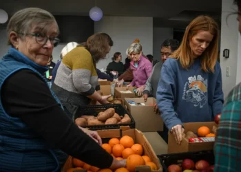 Un pastor convierte su iglesia en un banco de comida para los inmigrantes perseguidos en Mineápolis