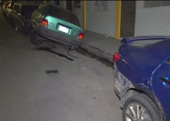 “Loco al volante” golpeó carros estacionados en el barrio Villa Adela | Móvil Emergencia TGU