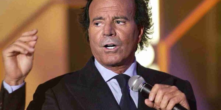 La Fiscalía archiva la denuncia contra Julio Iglesias por presunta agresión sexual y trata