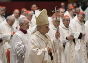 Papa León XIV pide unidad en la primera cumbre de cardenales en el Vaticano