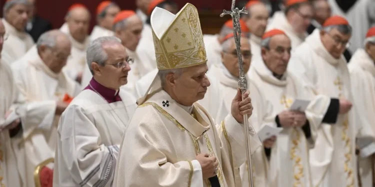 Papa León XIV pide unidad en la primera cumbre de cardenales en el Vaticano