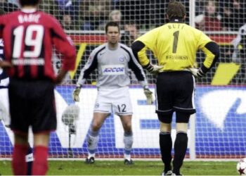 Los arqueros que marcarron goles en la Champions League