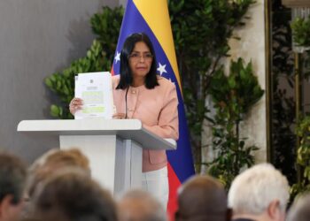 Delcy Rodríguez invita a EEUU "a trabajar conjuntamente en una agenda de cooperación"