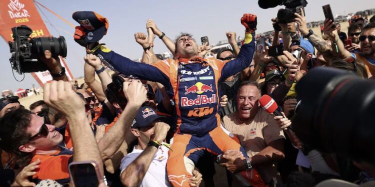 El argentino Luciano Benavides ganó el Rally Dakar por 2 segundos tras una dramática definición en motos