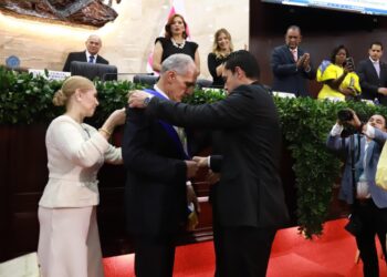 Sin prensa, ni directores de medios y con fallas técnicas: así transcurrió la toma de posesión