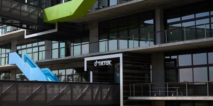 TikTok vende la mayoría de sus operaciones en EE.UU. y pone fin a la disputa legal