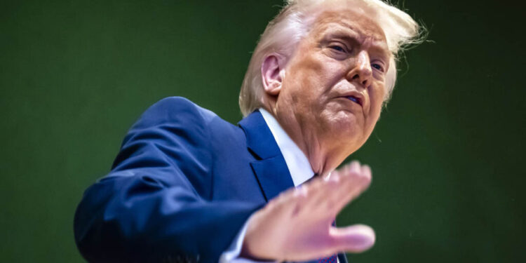 Trump firma orden ejecutiva para imponer aranceles a bienes de países que vendan petróleo a Cuba