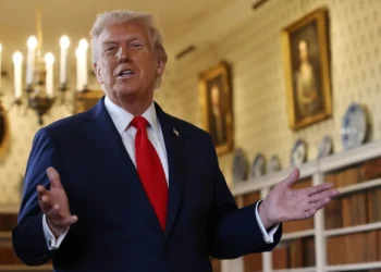 Trump dice que iniciarán pronto ataques terrestres contra los carteles que están «dirigiendo» México