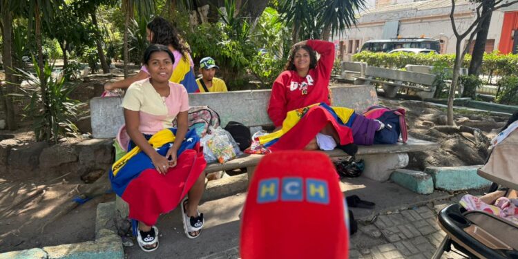 ¡Lágrimas de alegría! Migrantes venezolanos en Honduras celebran la caída de Nicolás Maduro