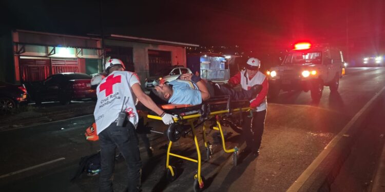 Motociclista se salva de milagro tras impactar contra contenedor de basura en bulevar FFAA #MóvilEmergenciaTGU