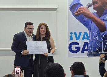De la mano de la consejera Cossette López, diputados y alcaldes nacionalistas electos reciben su credencial del CNE