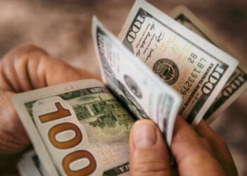 Enviar dinero desde EEUU ahora será más caro: entra en vigor nuevo impuesto a las remesas