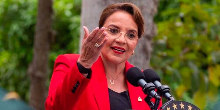 Xiomara Castro asume como diputada al Parlacen