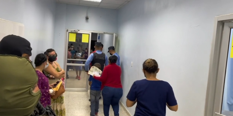 En condición estable de salud el albañil rescatado tras el derrumbe de un muro de una vivienda en Comayagua