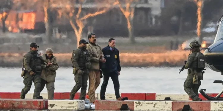 Un juez ordena apartar a un abogado de la defensa de Nicolás Maduro porque no fue contratado por él