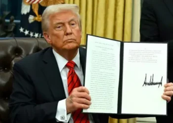 Presidente Donald Trump anuncia aranceles para varios países europeos hasta que compre Groenlandia