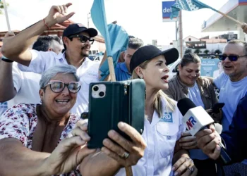 Los costarricenses acudirán a votar por la continuidad o una de las 19 opciones políticas
