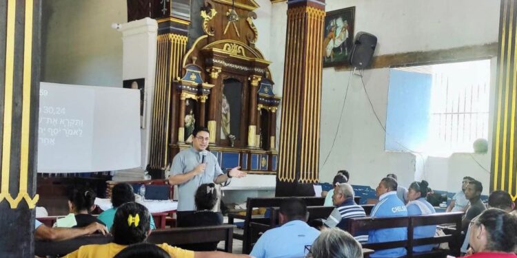 Régimen de Ortega prohíbe a la Iglesia predicar la palabra de casa a casa en León y Chinandega