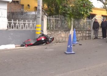 ¡Una piedra en el camino! Hombre pierde la vida al perder el control de su motocicleta en Santa Ana, FM