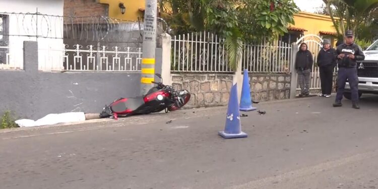 ¡Una piedra en el camino! Hombre pierde la vida al perder el control de su motocicleta en Santa Ana, FM
