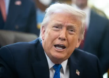 Donald Trump advierte que la flota que se dirige a Irán es «incluso mayor» que la de Venezuela