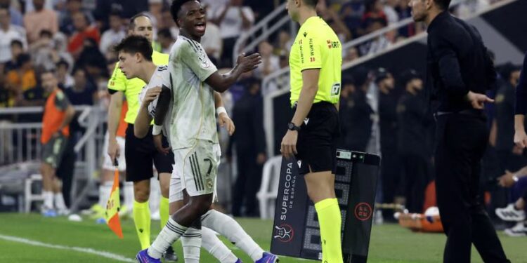 Vinicius y Simeone se palabrearon “Florentino te va a echar”