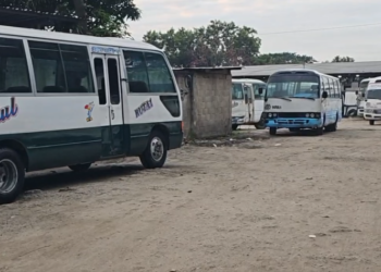 ¡Víctimas de extorsión! Paralizan ruta de buses en SPS tras atentado mortal a chofer