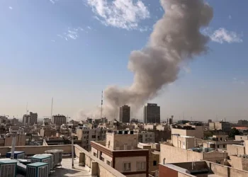 Al menos quince muertos en un ataque de Israel y EEUU contra un pabellón deportivo en Irán
