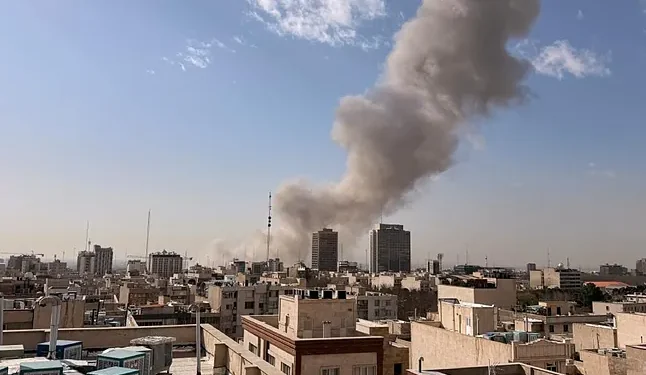 Al menos quince muertos en un ataque de Israel y EEUU contra un pabellón deportivo en Irán
