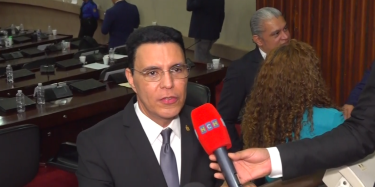 Dagoberto Aspra insiste en que se le otorguen las atribuciones de la Secretaría de Transparencia a la Procuraduría General de la República