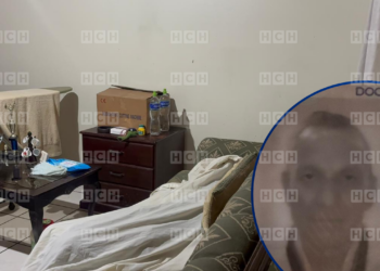 Encuentran sin vida a un anciano que fue abandonado por su propia familia y dormía en una vivienda de una familia capitalina