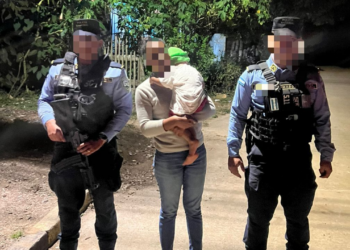 Policía Nacional recupera a menor de un año que fue llevado sin el consentimiento de su madre a una aldea olanchana