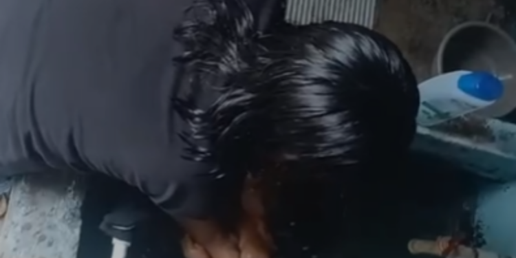 ¡IMPERDONABLE! Capturan a niñera salvaje que pretendía ahogar a una pequeña en una pila y le propinaba golpizas