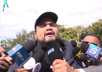 José Carlos Cardona exige a Isis Cuellar a presentarse ante la justicia y causa risas entre los periodistas tras llamarlos “Chambrosos”