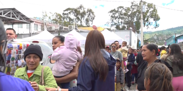 ¡Solidaridad en medio de la fe! HCH e Importadora La Uno regalan abrigos a los peregrinos en la Basílica de Suyapa