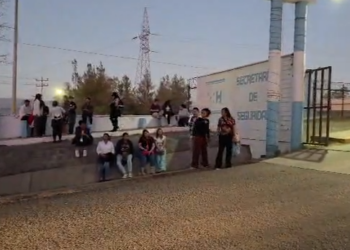 Empleados del 911 se mantienen en la calle y sin derechos por no aparecer en los listados del gobierno de Nasry Asfura