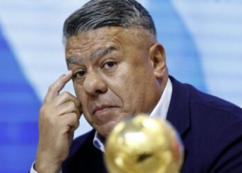 La Justicia argentina cita a declarar al “Chiqui” Tapia, presidente de la AFA y prohíbe su salida del país