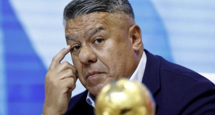 La Justicia argentina cita a declarar al “Chiqui” Tapia, presidente de la AFA y prohíbe su salida del país