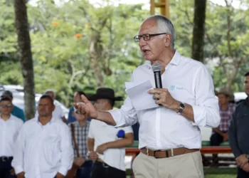 Presentan una moción contra el ministro de Salud de Colombia por la muerte de un niño con hemofilia